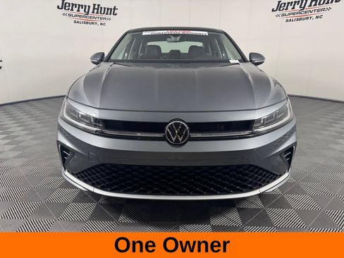 Used 2025 Volkswagen Jetta SEL FWD image 4