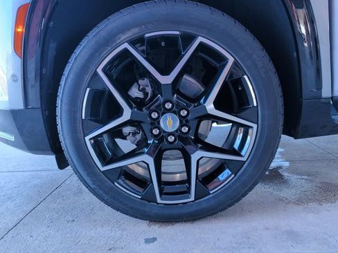 Used 2025 Chevrolet Traverse High Country w/ LPO, Floor Liner Package AWD/4WD image 24