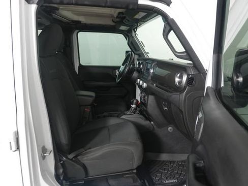 Used 2020 Jeep Wrangler Unlimited Sahara AWD/4WD image 23