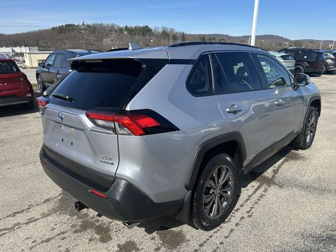 Used 2022 Toyota RAV4 XLE Premium image 6