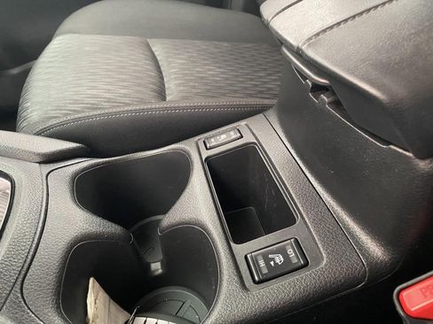 Used 2020 Nissan Rogue SV FWD image 24