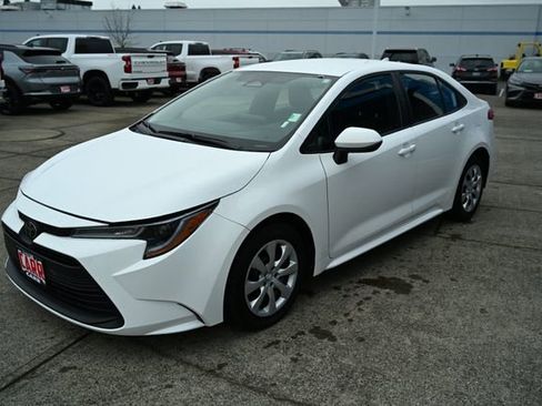 Used 2023 Toyota Corolla LE image 4