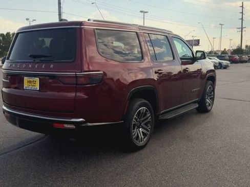 Used 2025 Jeep Wagoneer 4WD image 8