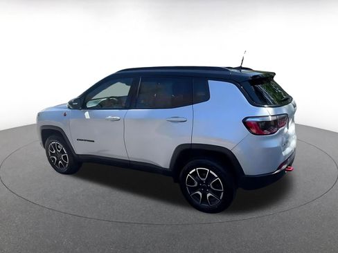 Used 2025 Jeep Compass Trailhawk AWD/4WD image 10