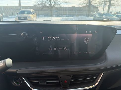 Used 2024 Buick Encore GX Sport Touring image 9