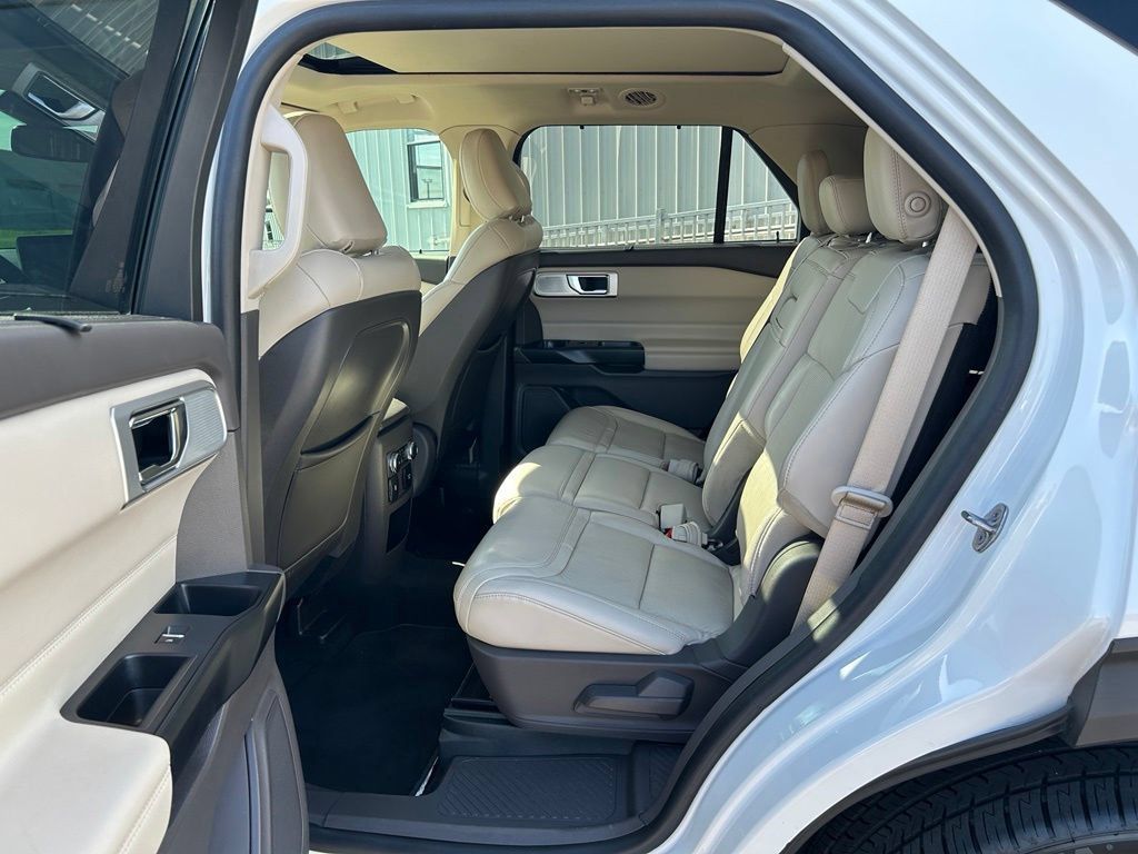 Used 2020 Ford Explorer Platinum w/ Premium Technology Package AWD/4WD image 48