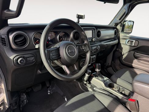 Used 2021 Jeep Wrangler Sport image 15