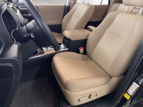 Used 2021 Toyota 4Runner SR5 Premium w/ Moonroof Package AWD/4WD image 5