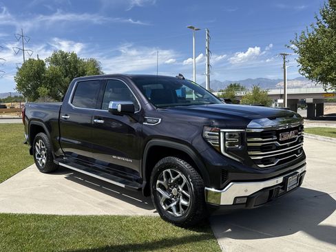 Used 2023 GMC Sierra 1500 SLT w/ SLT Premium Plus Package AWD/4WD image 13