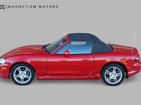 Used 2005 MAZDA MX-5 Miata w/ Convenience Pkg image 5