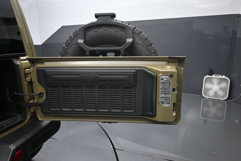 Used 2025 Jeep Wrangler Unlimited Rubicon AWD/4WD image 31