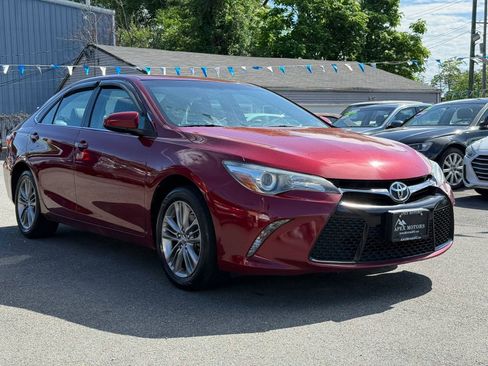 Used 2017 Toyota Camry SE FWD image 1