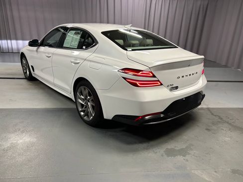 Used 2022 Genesis G70 2.0T image 5