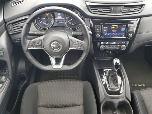 Used 2019 Nissan Rogue SV image 18