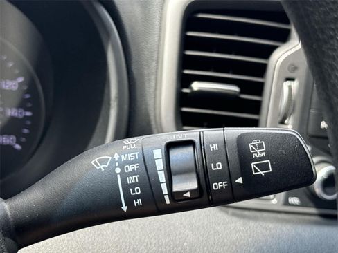 Used 2018 Kia Sportage LX FWD image 19