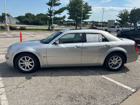 Used 2005 Chrysler 300 C w/ Sound Group II RWD image 16