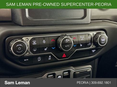 Used 2018 Jeep Wrangler Unlimited Sahara w/ LED Lighting Group AWD/4WD image 16