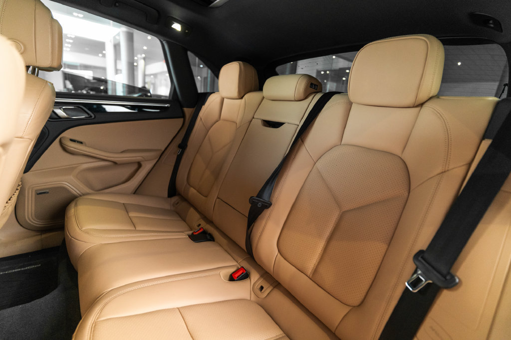 Certified 2023 Porsche Macan S AWD/4WD image 35