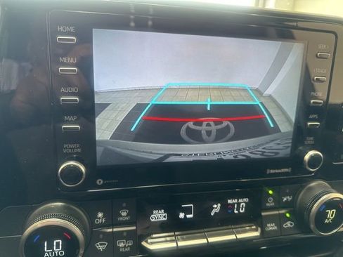 Used 2021 Toyota Highlander L FWD image 18