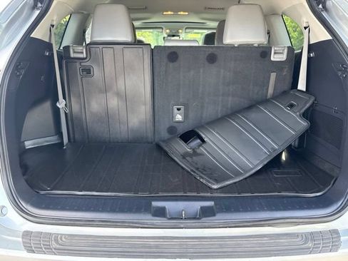 Used 2021 Toyota Highlander XLE AWD/4WD image 10