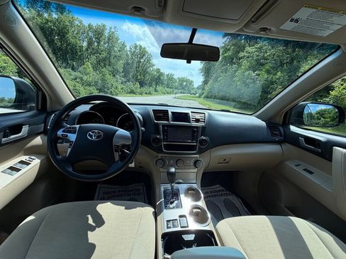Used 2013 Toyota Highlander Plus AWD/4WD image 11