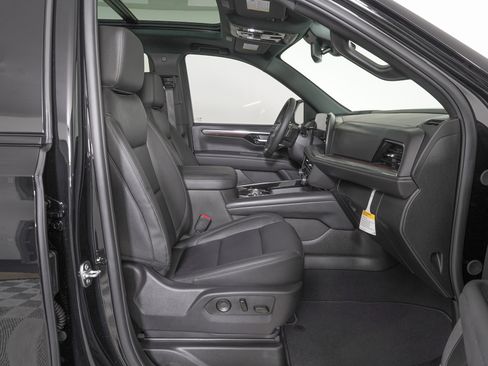 Used 2026 Chevrolet Tahoe Z71 w/ Comfort Package image 10