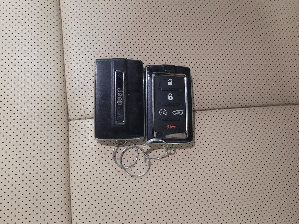 Used 2023 Jeep Grand Cherokee 4WD 4xe w/ Luxury Tech Group II image 32