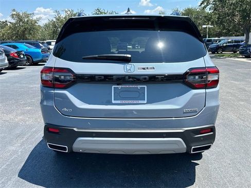 New 2025 Honda Pilot Touring image 6