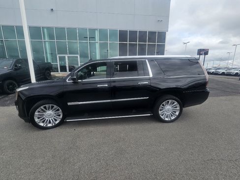 Used 2019 Cadillac Escalade ESV Platinum AWD/4WD image 2