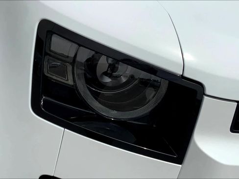 New 2025 Land Rover Defender 90 X-Dynamic SE image 12