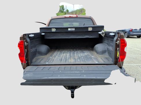 Used 2016 Toyota Tundra Limited w/ Limited Premium Package AWD/4WD image 16