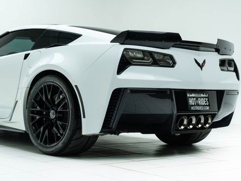 Used 2015 Chevrolet Corvette Z06 w/ 3LZ Preferred Equipment Group image 21