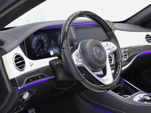 Used 2018 Mercedes-Benz S 560 Sedan image 32