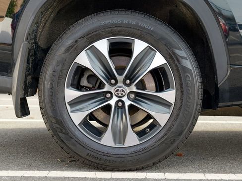 Used 2021 Toyota Highlander XLE image 13