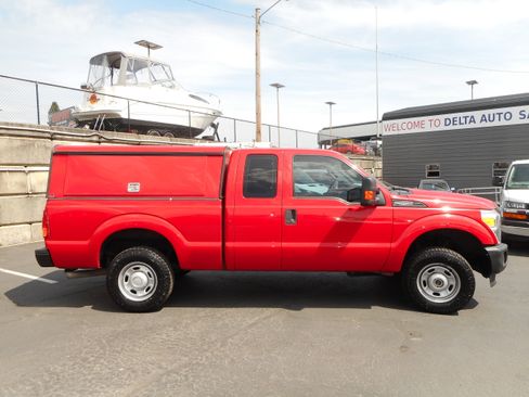 Used 2014 Ford F250 XL w/ Power Equipment Group AWD/4WD image 2