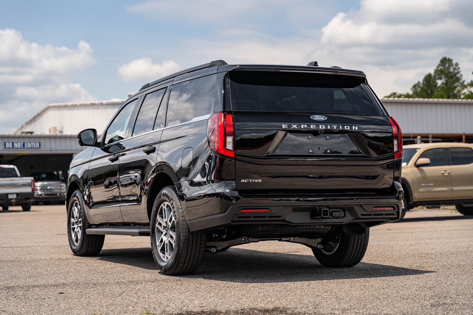 New 2026 Ford Expedition Active RWD image 3
