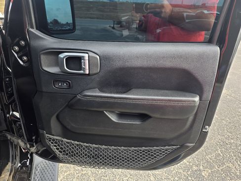 Used 2018 Jeep Wrangler Unlimited Sahara image 15