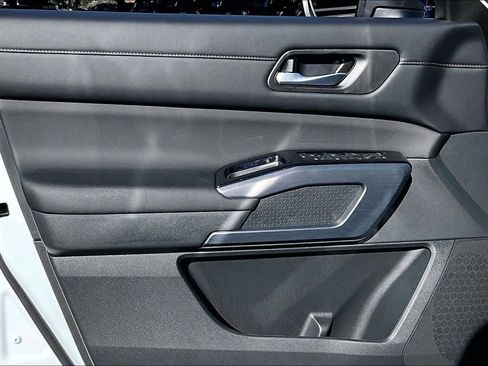 New 2026 Nissan Pathfinder SL image 10