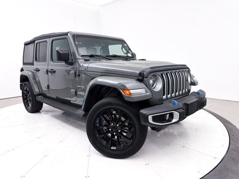 Used 2022 Jeep Wrangler Unlimited Sahara AWD/4WD image 2