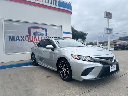 Used 2018 Toyota Camry SE FWD image 13