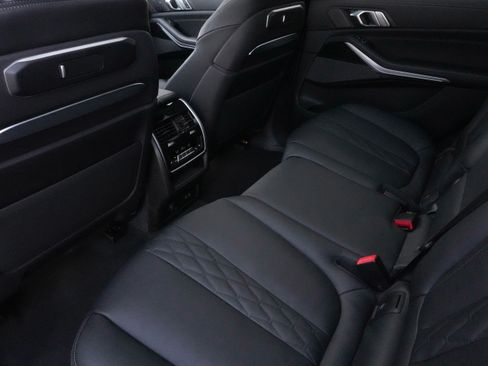 Used 2026 BMW X7 M60i image 32