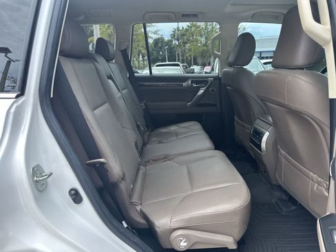 Used 2023 Lexus GX 460 Luxury AWD/4WD image 16