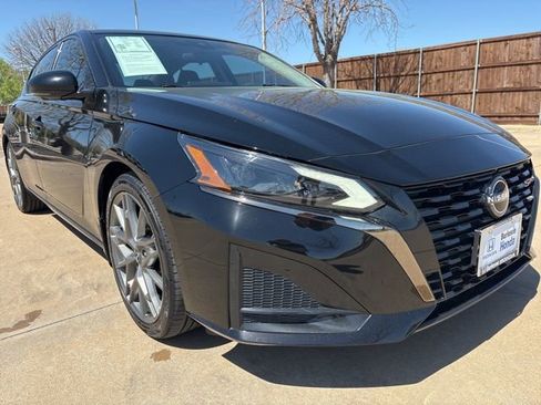 Used 2023 Nissan Altima 2.0 SR FWD image 2