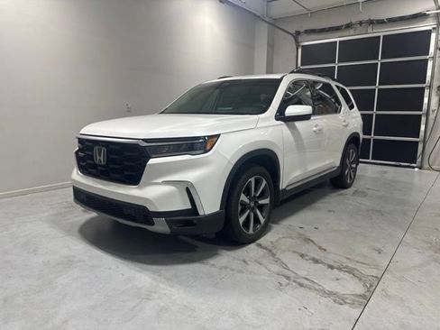 Used 2025 Honda Pilot Touring image 2