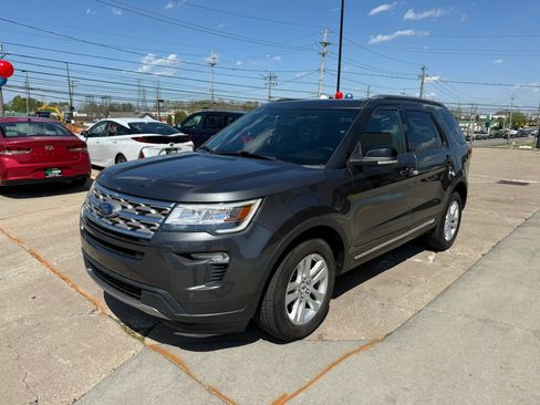 Used 2018 Ford Explorer XLT w/ Equipment Group 202A AWD/4WD image 5