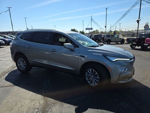 Used 2024 Buick Enclave Premium image 8