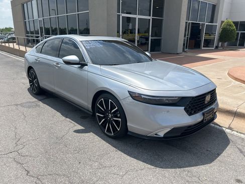 Used 2024 Honda Accord Touring image 3