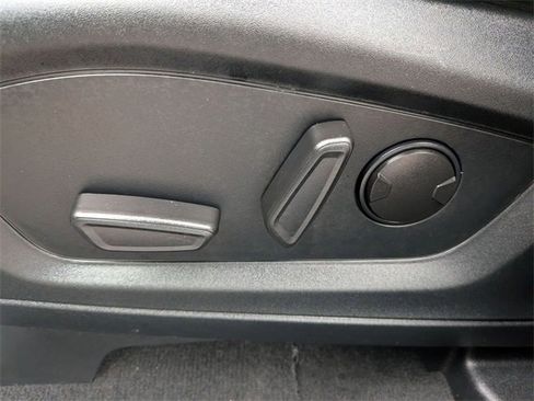 Used 2022 Ford Explorer XLT w/ Equipment Group 202A image 12