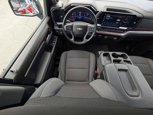 Used 2025 Chevrolet Silverado 1500 LT AWD/4WD image 16