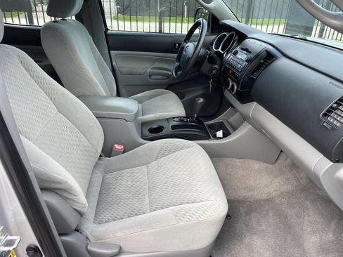 Used 2011 Toyota Tacoma PreRunner image 18